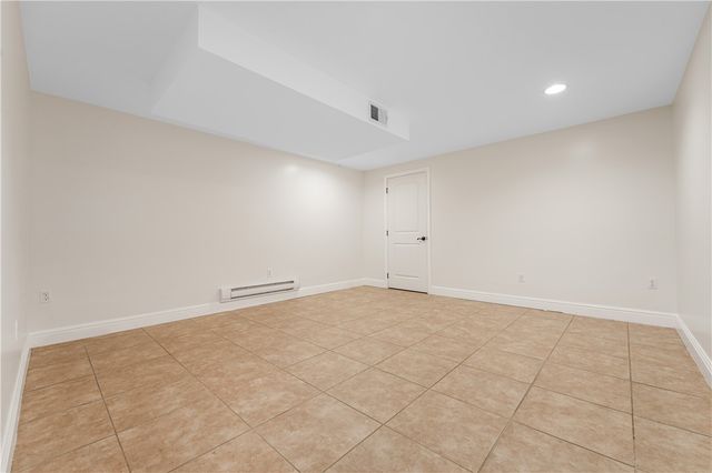 6 Old Farm Rd, Rosslyn Farms, PA 15106