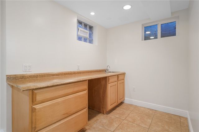 6 Old Farm Rd, Rosslyn Farms, PA 15106