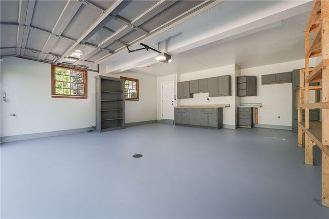 6 Old Farm Rd, Rosslyn Farms, PA 15106