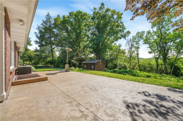 6 Old Farm Rd, Rosslyn Farms, PA 15106