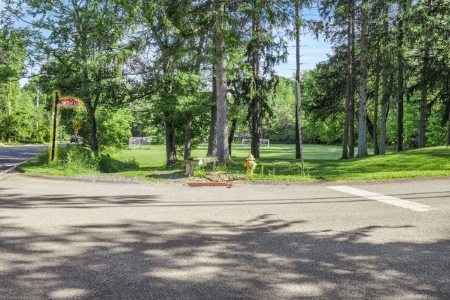 6 Old Farm Rd, Rosslyn Farms, PA 15106