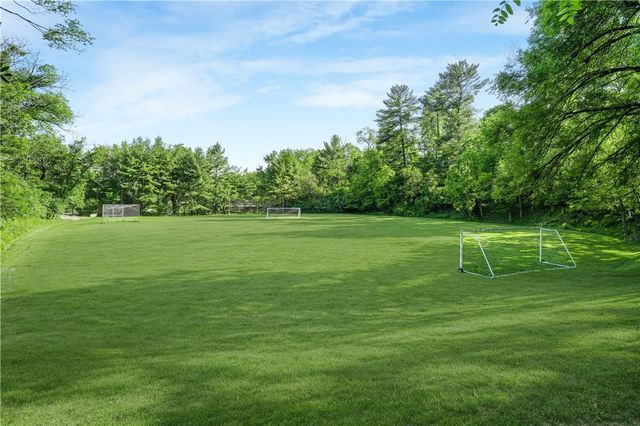 6 Old Farm Rd, Rosslyn Farms, PA 15106