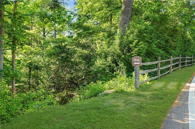 6 Old Farm Rd, Rosslyn Farms, PA 15106