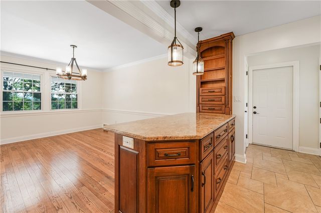 6 Old Farm Rd, Rosslyn Farms, PA 15106