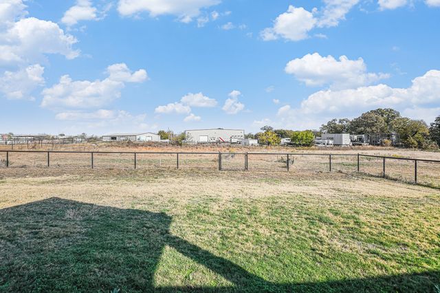 1035 Northern Oaks Court, Springtown, TX 76082