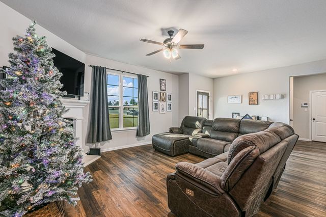 1035 Northern Oaks Court, Springtown, TX 76082