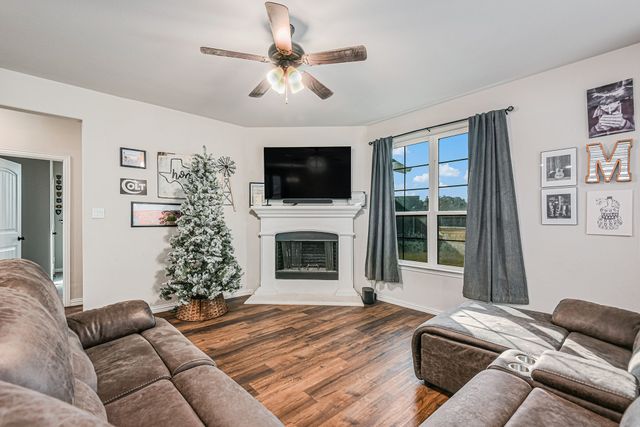 1035 Northern Oaks Court, Springtown, TX 76082