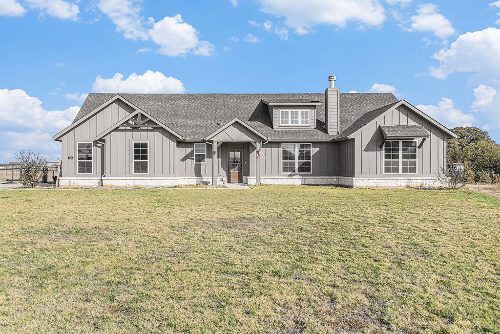 1035 Northern Oaks Court, Springtown, TX 76082