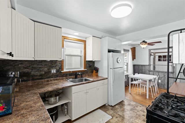 23066 Ithaca Street, Oak Park, MI 48237