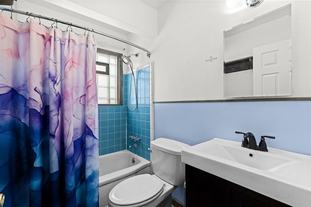 23066 Ithaca Street, Oak Park, MI 48237