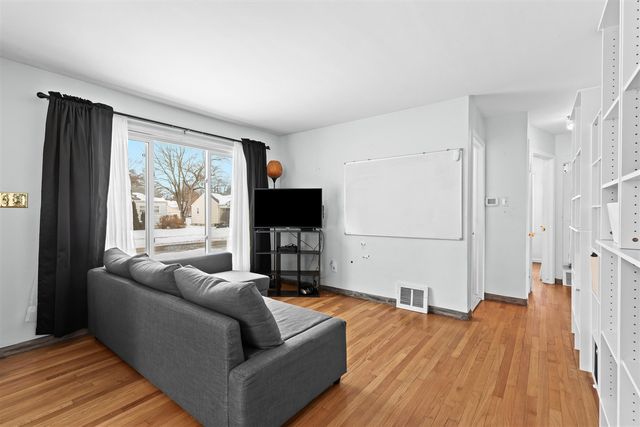 23066 Ithaca Street, Oak Park, MI 48237