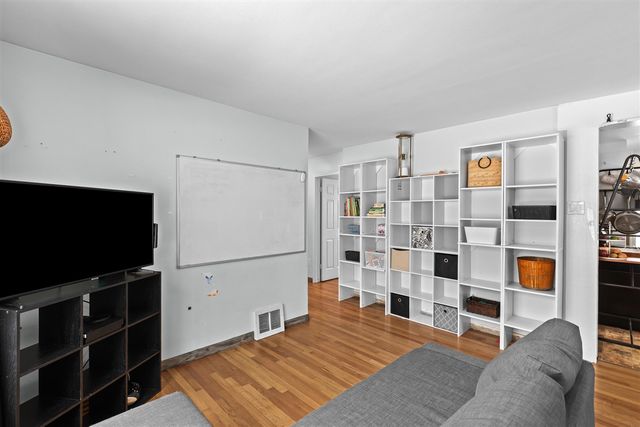 23066 Ithaca Street, Oak Park, MI 48237