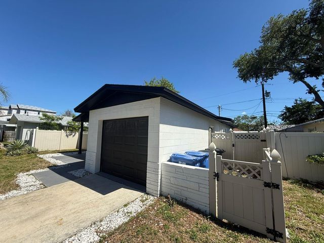 1842 MARYLAND AVENUE NE, St Petersburg, FL 33703