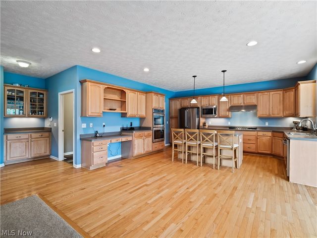 27336 Maurer Drive, Olmsted Twp, OH 44138