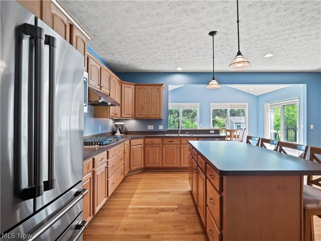 27336 Maurer Drive, Olmsted Twp, OH 44138