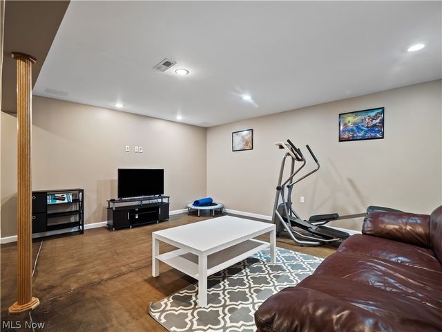 27336 Maurer Drive, Olmsted Twp, OH 44138