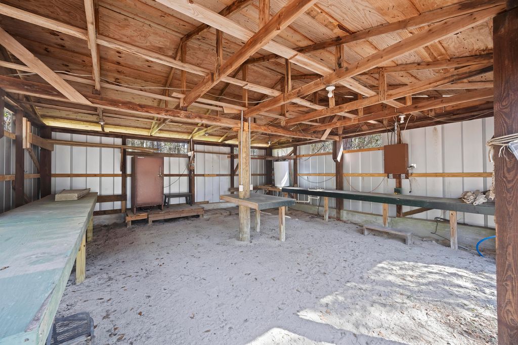 Image 10 of property listing at 9168 Old Georgetown Road, Mcclellanville, SC 29458