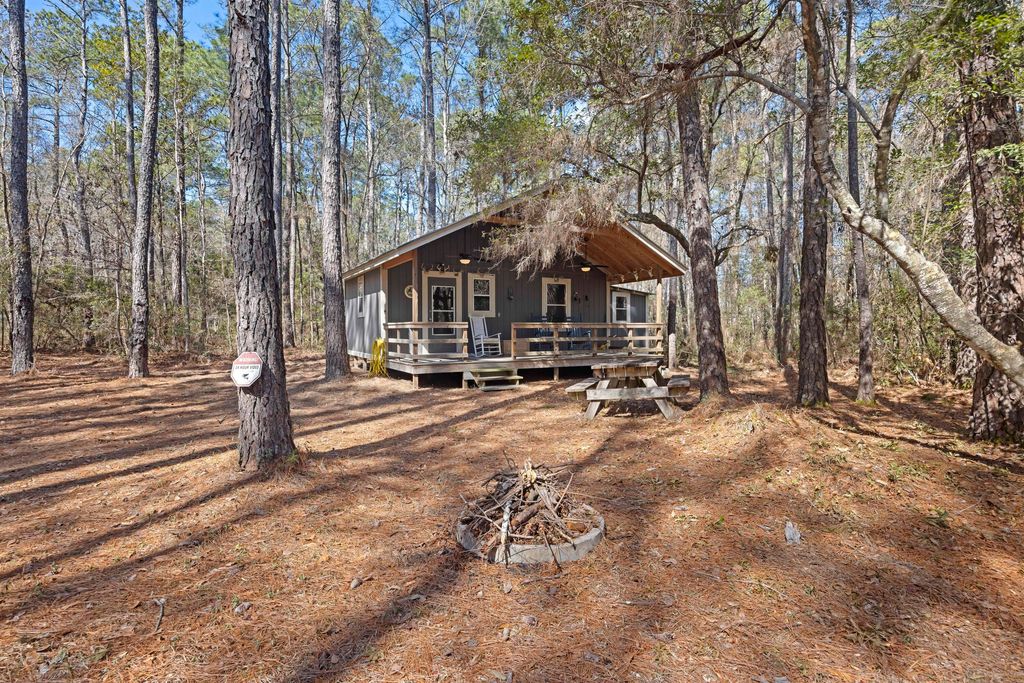 Image 11 of property listing at 9168 Old Georgetown Road, Mcclellanville, SC 29458