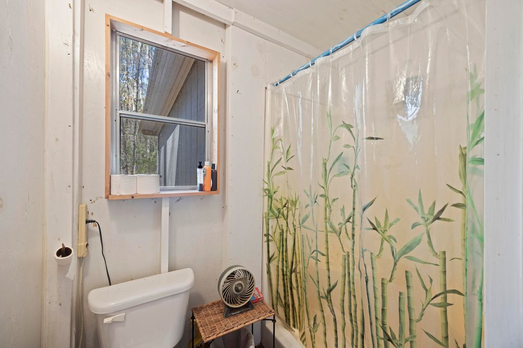 Image 17 of property listing at 9168 Old Georgetown Road, Mcclellanville, SC 29458