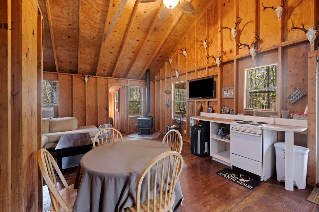 Image 18 of property listing at 9168 Old Georgetown Road, Mcclellanville, SC 29458