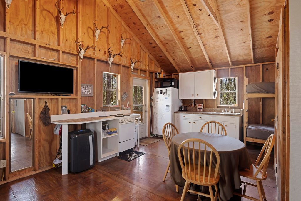 Image 20 of property listing at 9168 Old Georgetown Road, Mcclellanville, SC 29458