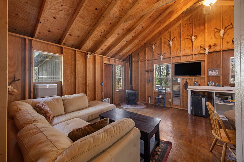 Image 22 of property listing at 9168 Old Georgetown Road, Mcclellanville, SC 29458