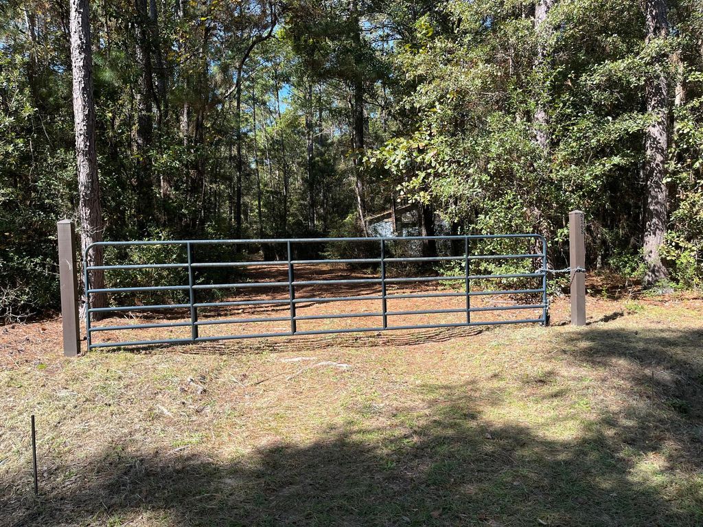 Image 4 of property listing at 9168 Old Georgetown Road, Mcclellanville, SC 29458