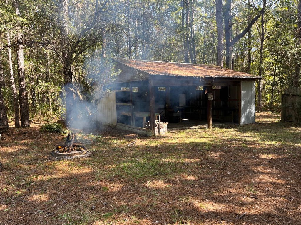 Image 9 of property listing at 9168 Old Georgetown Road, Mcclellanville, SC 29458