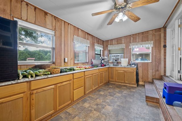 627 Ragsdale Rd, Manchester, TN 37355