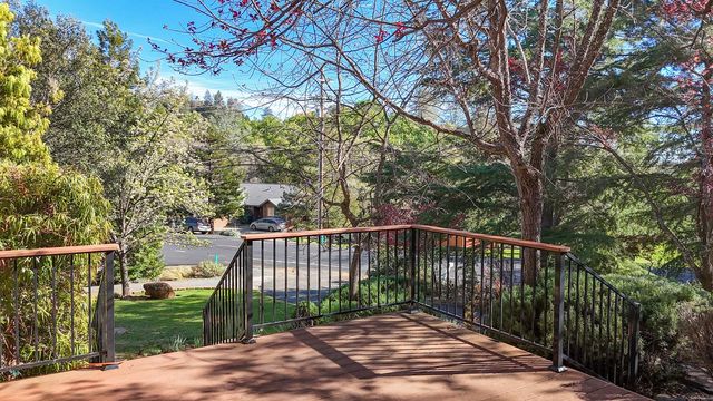 2087 American River Trl, Cool, CA 95614