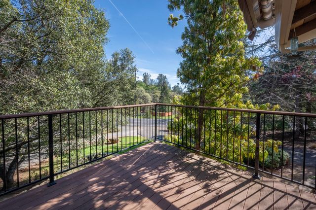 2087 American River Trl, Cool, CA 95614