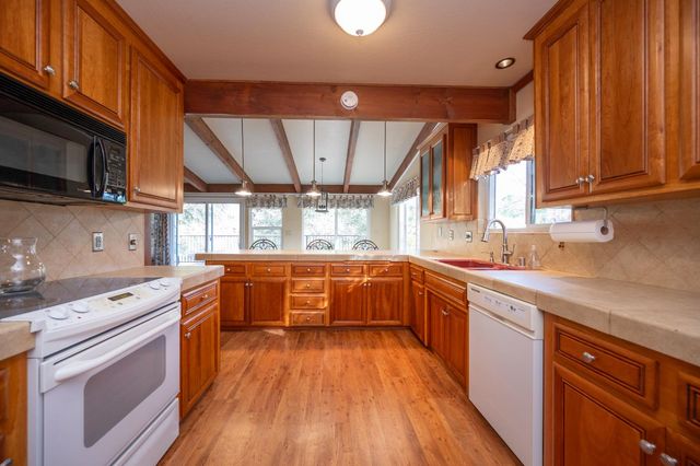 2087 American River Trl, Cool, CA 95614