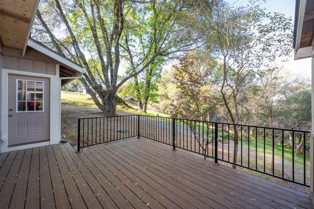 2087 American River Trl, Cool, CA 95614