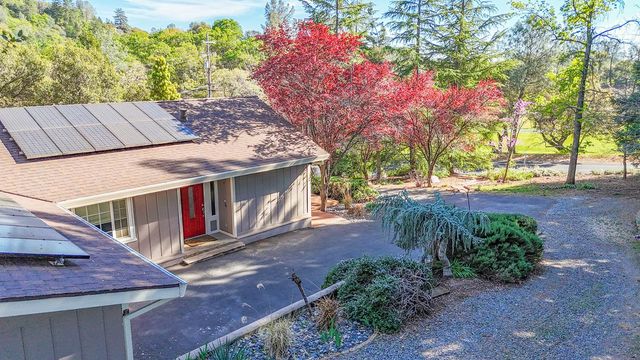 2087 American River Trl, Cool, CA 95614