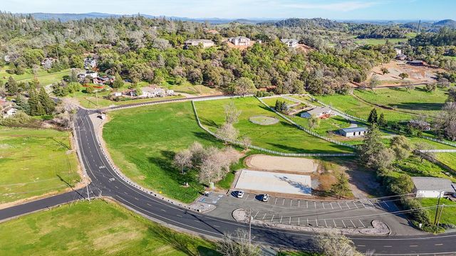 2087 American River Trl, Cool, CA 95614