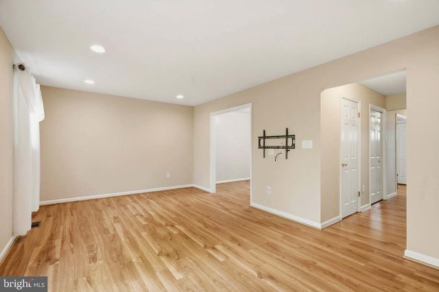 8 FOREST GLEN CT, Reisterstown, MD 21136