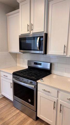 432 E Arrowhead Vine ST, Leander, TX 78641