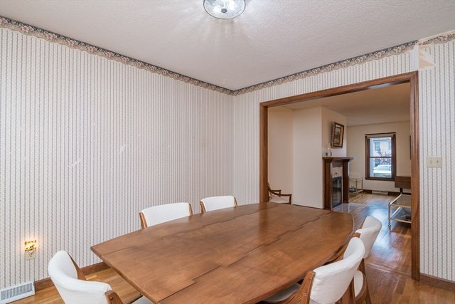 6 Castle Hill Road E, Agawam, MA 01001