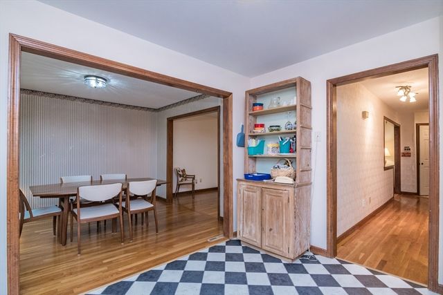 6 Castle Hill Road E, Agawam, MA 01001