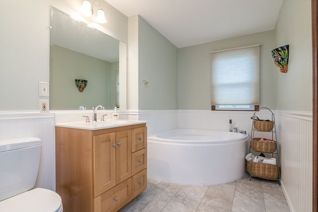 6 Castle Hill Road E, Agawam, MA 01001