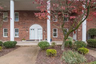 6 Castle Hill Road E, Agawam, MA 01001