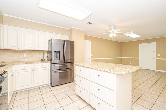 1222 Crestwood Dr., El Dorado, AR 71730