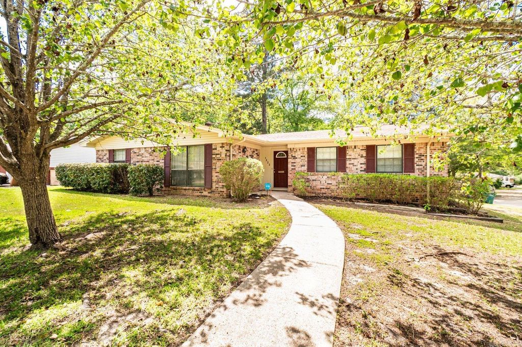 1222 Crestwood Dr., El Dorado, AR 71730