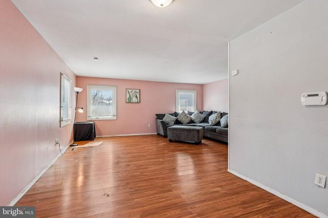 32 MILLBROOK DR, Willingboro, NJ 08046