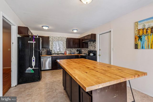 32 MILLBROOK DR, Willingboro, NJ 08046