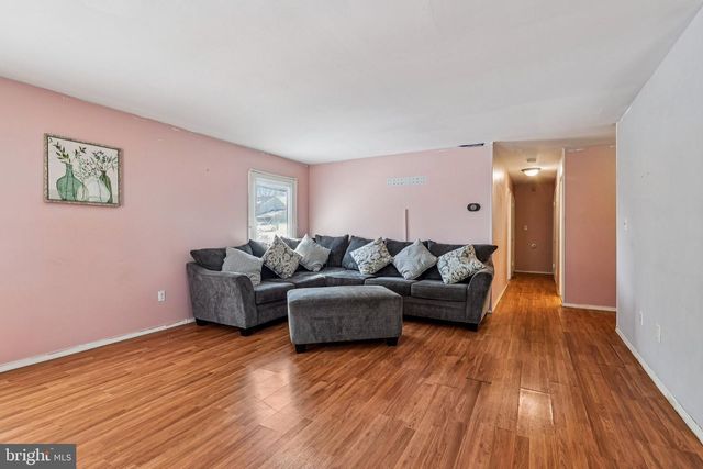 32 MILLBROOK DR, Willingboro, NJ 08046