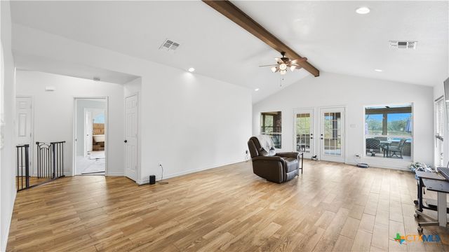 195 Cheyenne Lane, Kingsbury, TX 78638