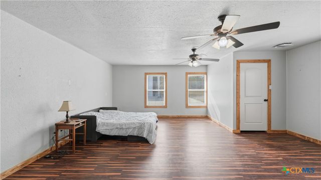 195 Cheyenne Lane, Kingsbury, TX 78638