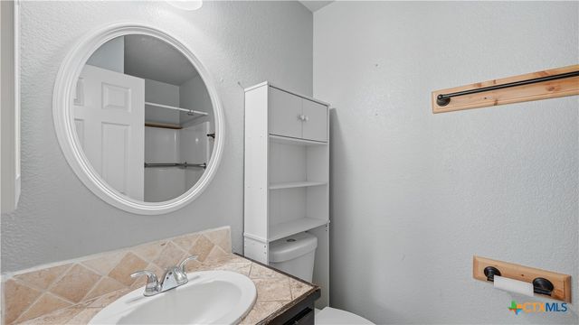 195 Cheyenne Lane, Kingsbury, TX 78638