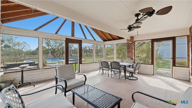 195 Cheyenne Lane, Kingsbury, TX 78638